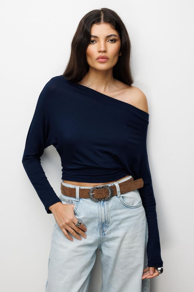 Asymmetrische Kraag Slim Fit Crop Blouse met Uitsnijding