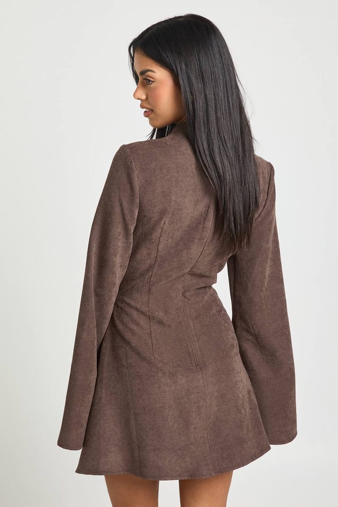 boohoo Dames Gedrapeerde Schouder Lange Mouw Mini Jurk | Chocoladebruin | Maat: 40