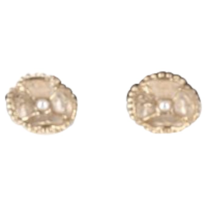 Chanel Classic CC Logo Camellia Parel Oorbellen in Goud Metaal