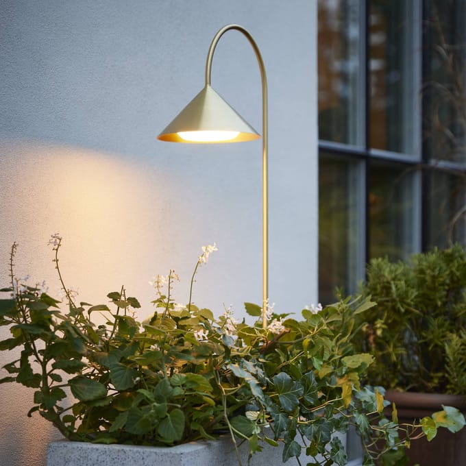 FRANDSEN LED grondspies lamp Grasp, messingkleurig, 82 cm, IP44