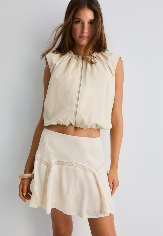 Stradivarius Geborduurde minirok met godets  Vanille M