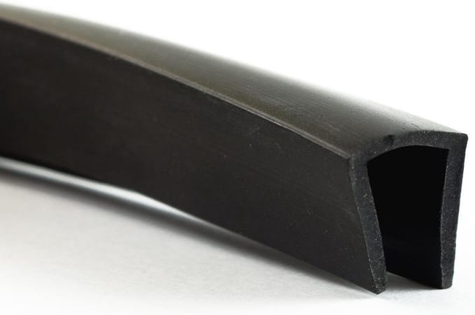 Randbescherming en Afdichtingsprofiel - EPDM Rubber 14x4 mm, 7 mm Interval, Weerbestendig en Douchebestendig