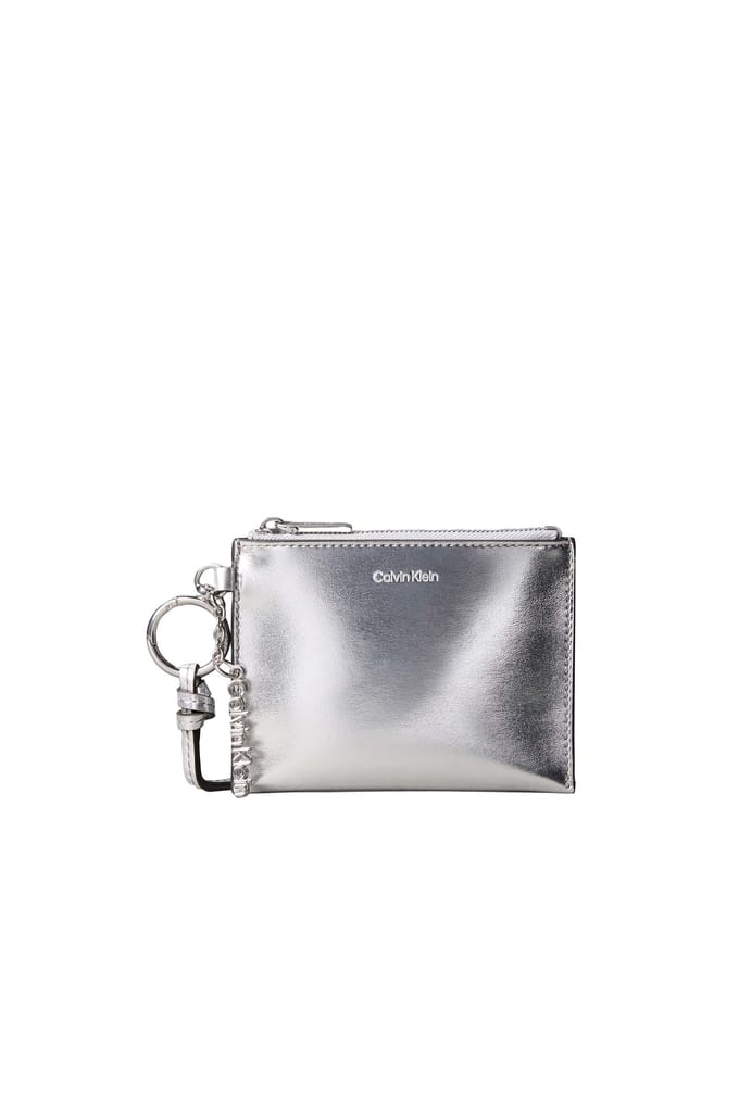 Calvin Klein Script Hardware Metallic Pouch Silver Metallic Taglia: OS | Pochette Outlet | Donna | Grigio