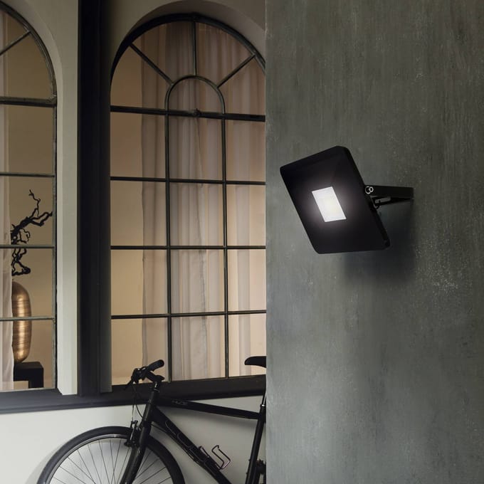 Eglo Breedstraler Faedo 3 - Zwart - 53w - 5800lm - Koel Wit - Ip65 - Met Bewegingssensor
