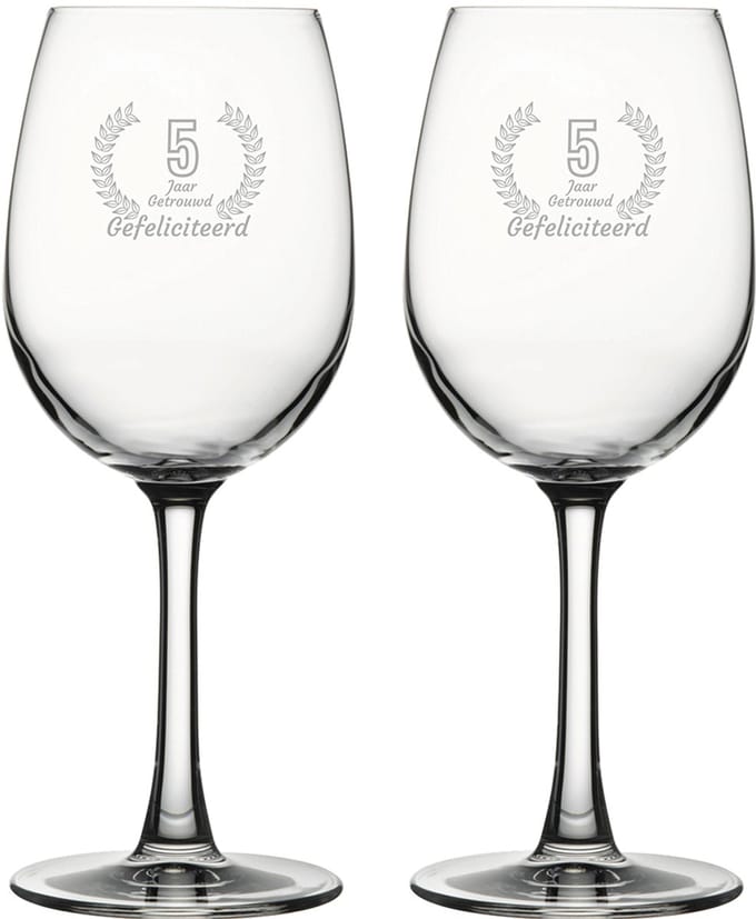 Gegraveerde set witte wijnglazen 36cl Gefeliciteerd 5 jaar getrouwd