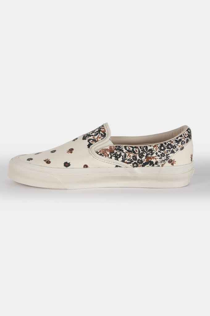 Vans Unisex Og Classic Slip-on Noma T.d. X End White Maat: 43 | Sneakers Outlet | Unisex | Wit
