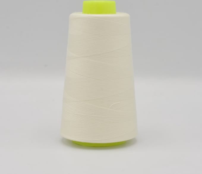 Overlock Garen per 4 stuks - 3000 Yards (2742 meter) per stuk - In 36 kleuren leverbaar - Ecru