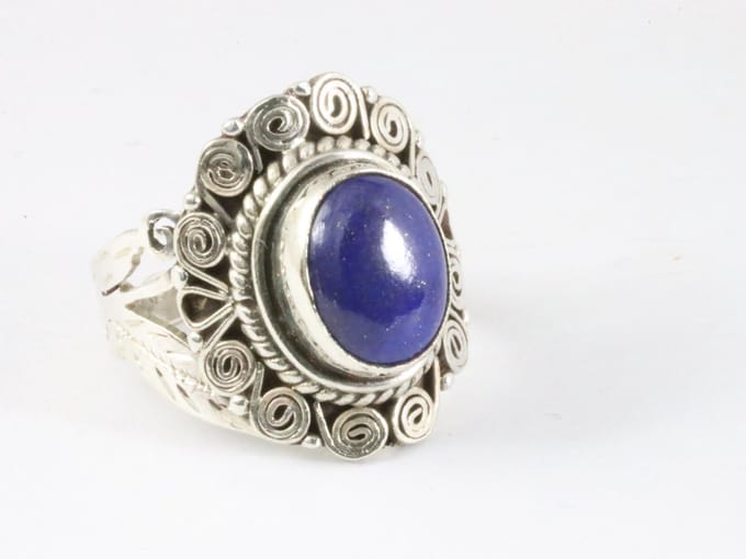 Traditionele bewerkte zilveren ring met lapis lazuli - maat 18
