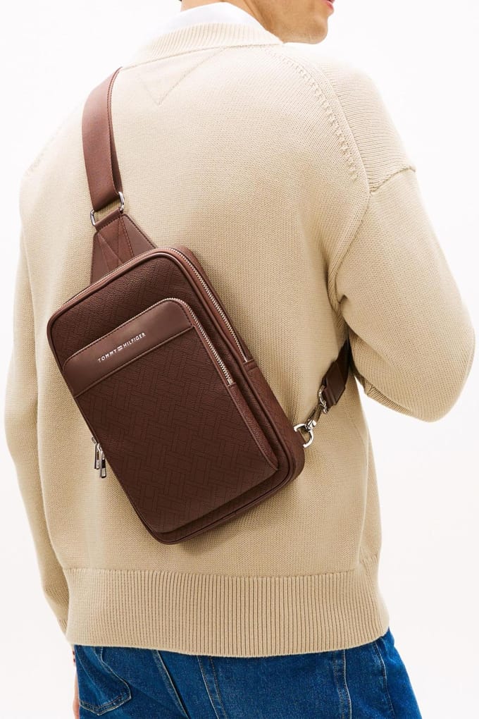 Tommy Hilfiger Flag Monogram Sling Bag Coffee Bean Größe: OS | Umhängetaschen Outlet | Herren | Braun