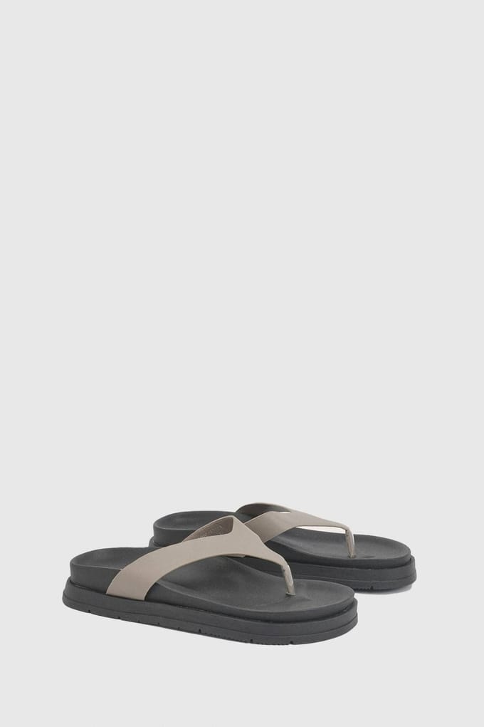 boohoo Dames Dikke Platform Teenslippers | Taupe | Maat: 39