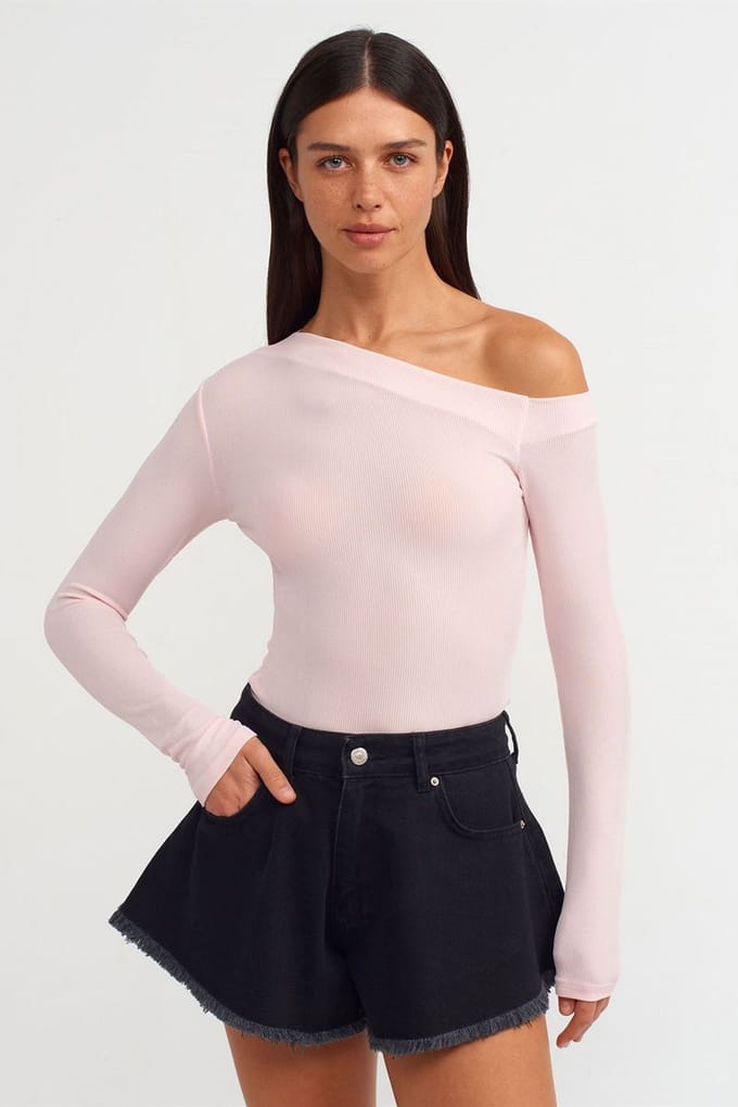 Slim Fit Asymmetrische Cut-Out Blouse