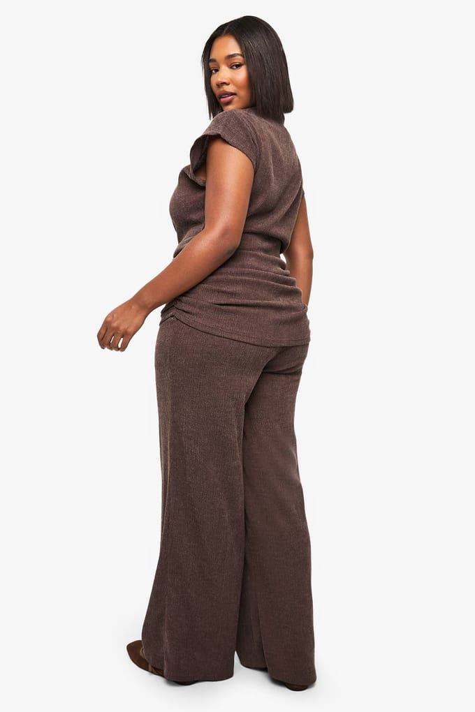 boohoo Dames Plus getextureerde wijde pijpbroek | Chocolate | Maat: 20