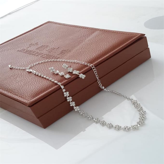 Glanzende Mode Strass Ketting Oorbellen Set, Bruiloft Bruids Sieraden Set, Ketting Flash Diamant Drie-delige Set zilver