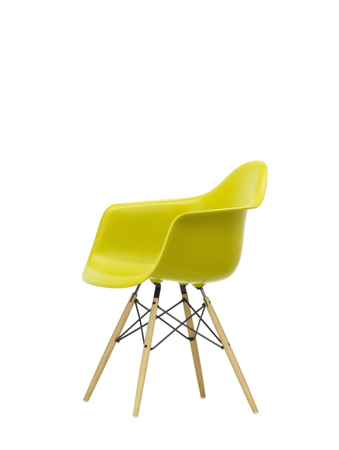 Vitra - DAW Eames Plastic Armchair - mosterd RE - honingkleurig essenhout - geel