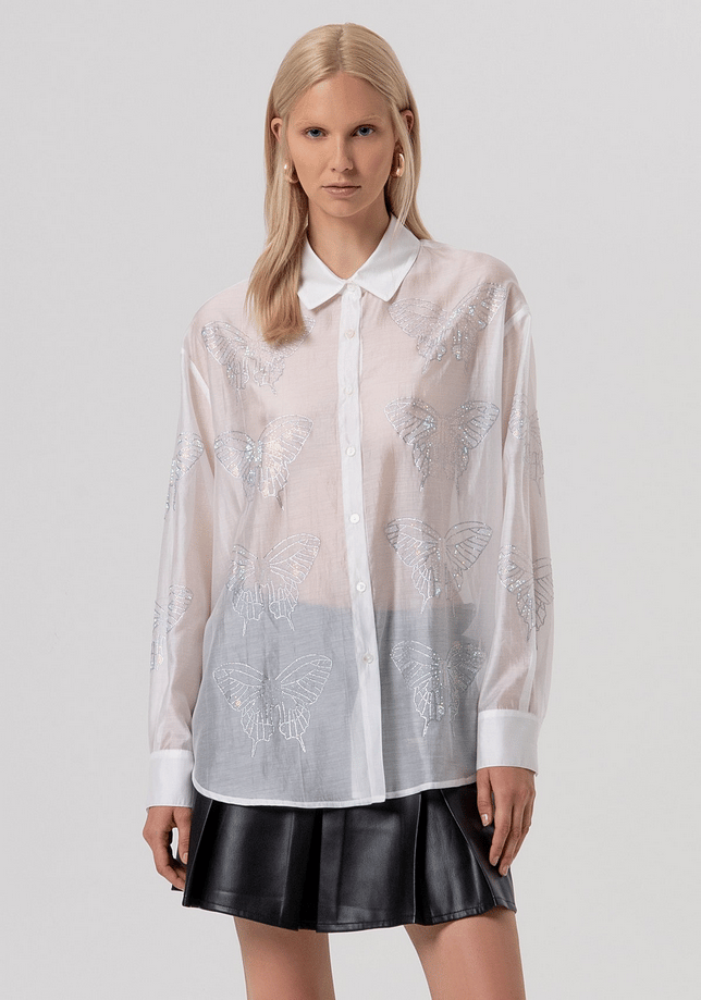 normale vrouw witte shirt