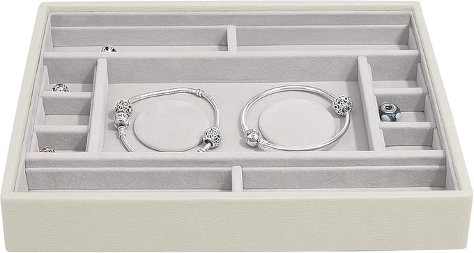Medium sieradendoosje met gewatteerde lagen voor het organiseren van sieraden