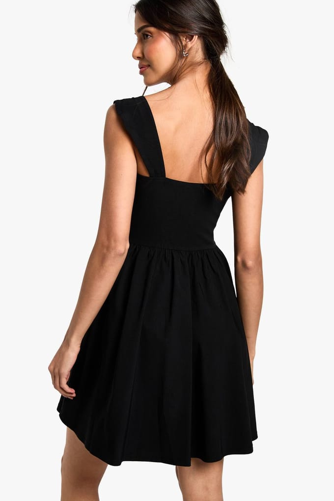 boohoo Dames Hook & Eye Detail Strappy Mini Jurk | Black | Maat: 10