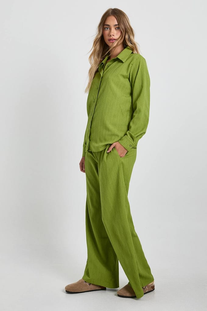 boohoo Dames Gerimpeld oversized overhemd & broeken met rechte pijpen | Khaki | Maat: 8