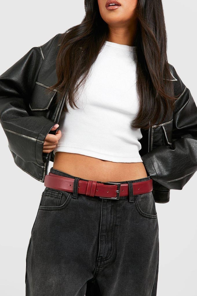 boohoo Dames Cherry Red Chunky Buckle Boyfriend Riem | Bordeaux Rood | Maat: Small/Medium