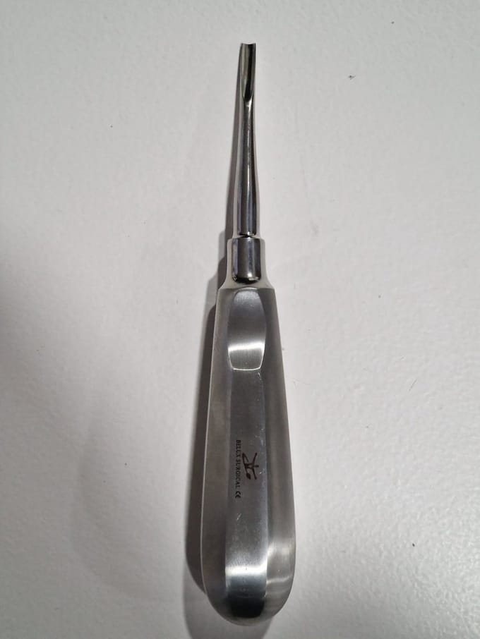 Belux Surgical Instruments / Tandarts wortelhevel - Luxating Elevator 5mm, Curved