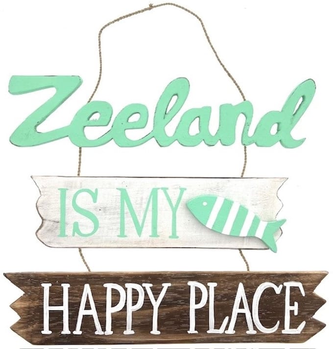 Houten hanger Tobo Zeeland Happy place