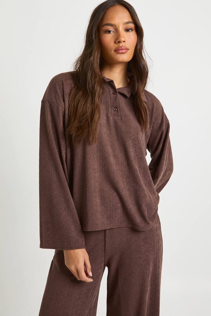 boohoo Dames Gerimpelde Rib Henley Knoophemd & Broek Co Ord | Chocolate | Maat: 6