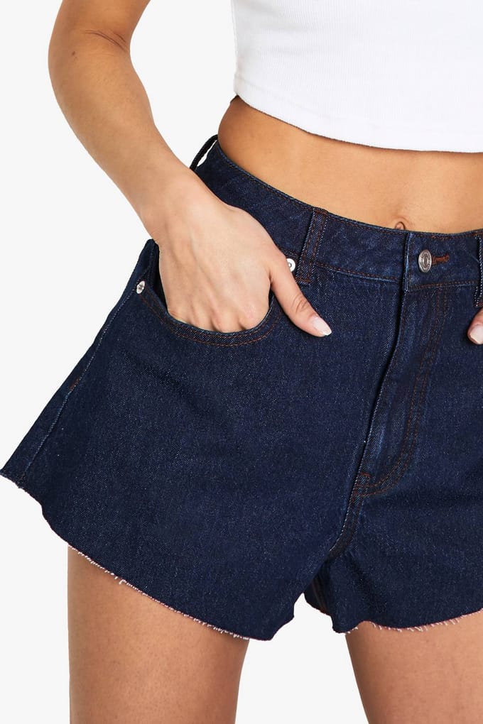boohoo Dames Raw Hem Denim Short | Indigo | Maat: 6
