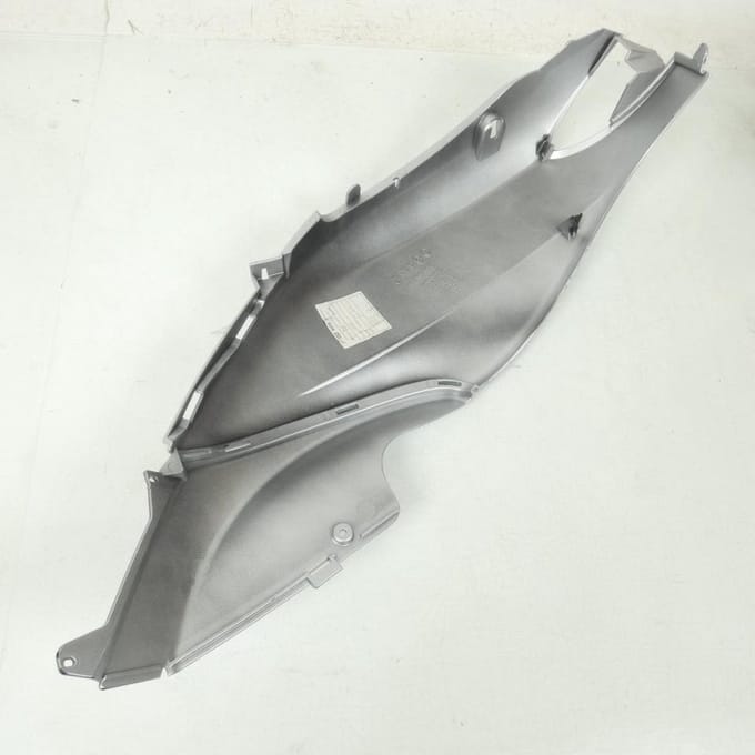 Coque arrière droite pour scooter Derbi 125 Boulevard 2007 à 2009 62198700F2