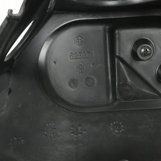 Tablier arrière pour scooter Piaggio 300 MP3 2006-14 653705000C 623071 Noir Neuf