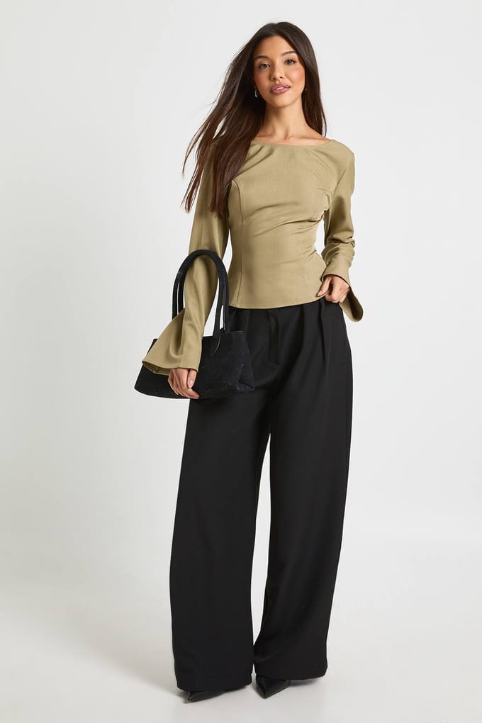 boohoo Dames Top met schuine hals en uitlopende mouwen | Olive | Maat: 10