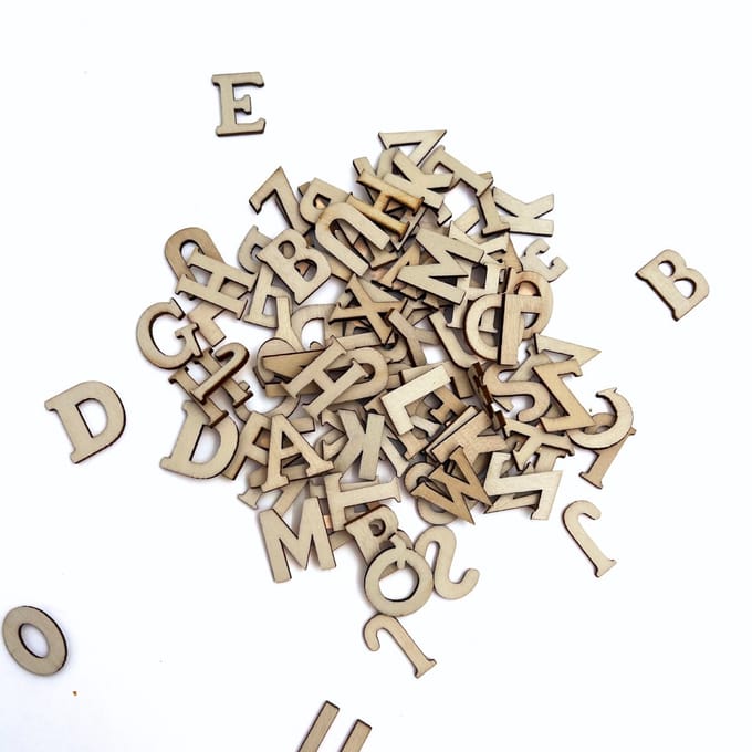 Winkrs - Houten Letters Decoratie - 100 stuks van 2cm - hobby, knutselen