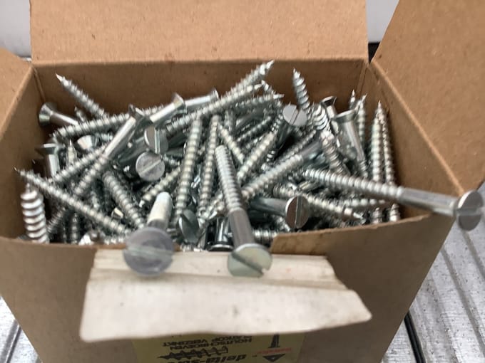 Houtschroef gleufkop. 4.5 x 50 mm. Lang. Verzinkt. 200 stuks. Deltafix.