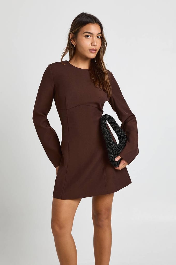boohoo Dames Lange mouwen getailleerde shiftjurk | Chocoladebruin | Maat: 36