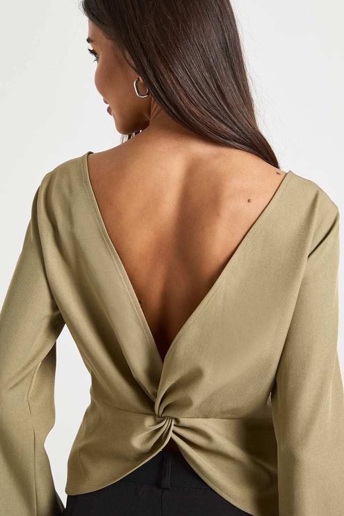 boohoo Dames Top met schuine hals en uitlopende mouwen | Olive | Maat: 10