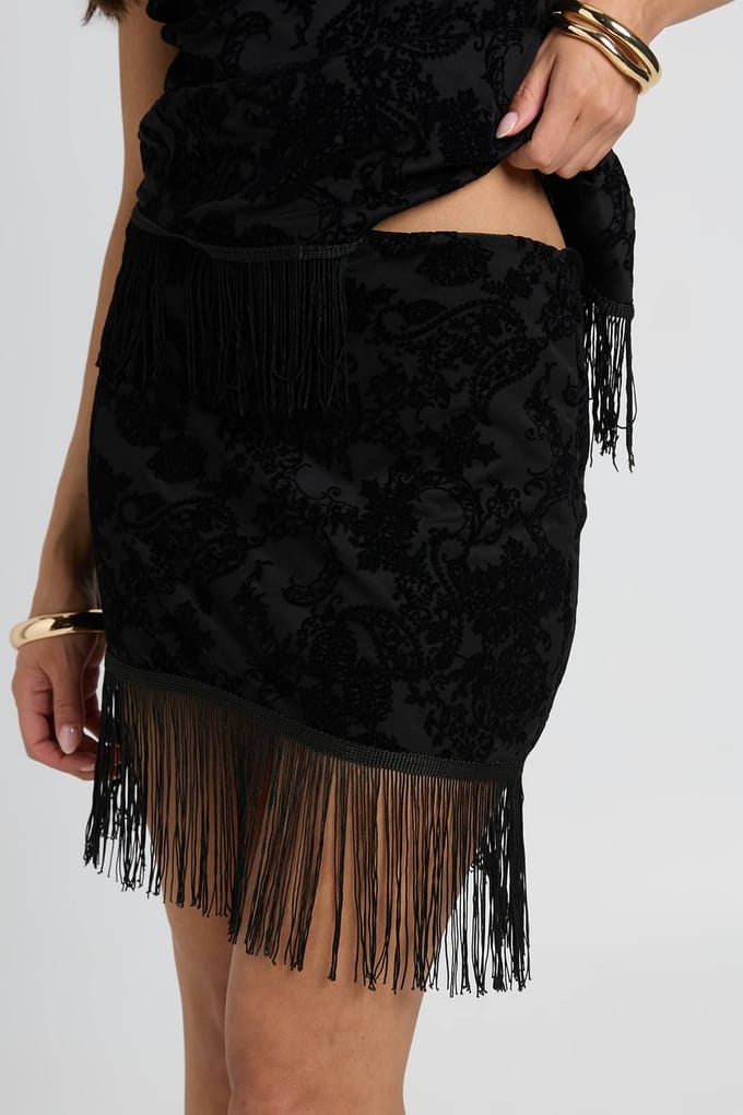 boohoo Dames Devore Minirok Met Franjes Zoom | Black | Maat: 6
