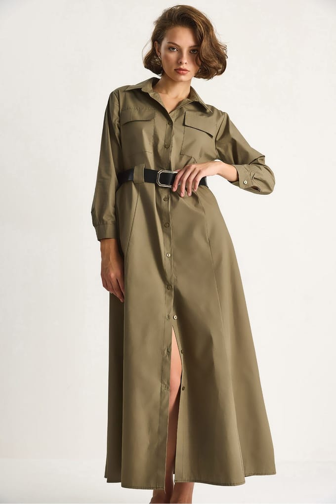 Maxi-jurk met lange mouwen, knoopsluiting en overhemdkraag