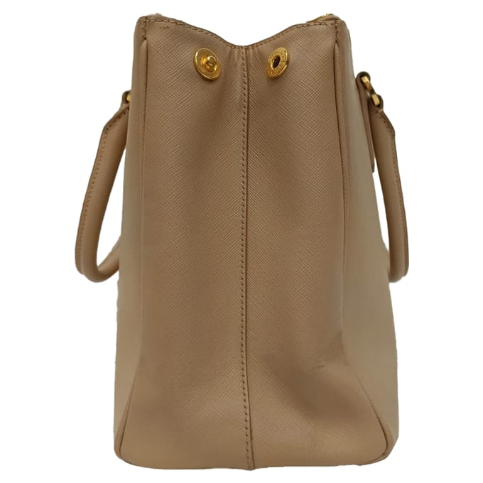 Prada Medium Galleria Double Zip Tote Bag in beige saffiano leer