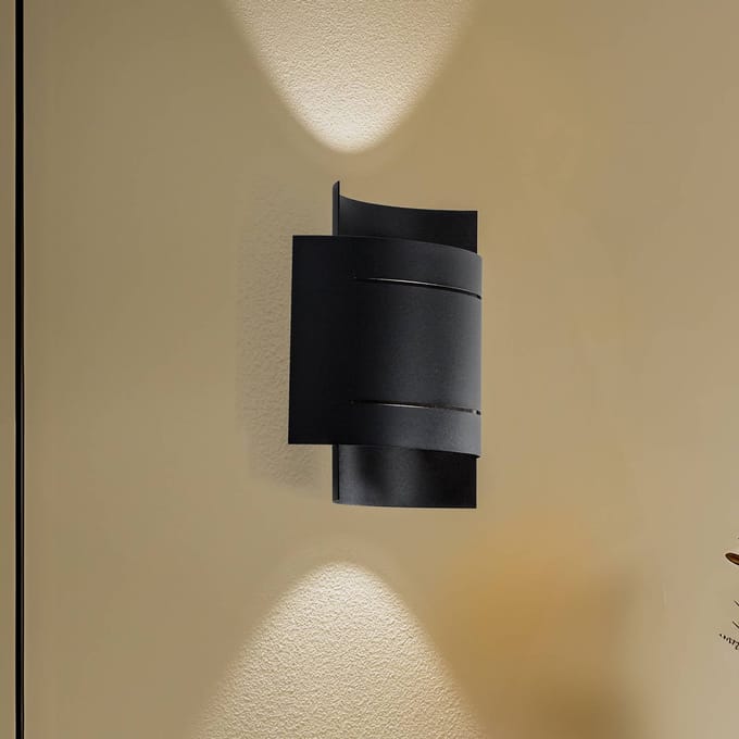 Euluna Isotta wandlamp, halfronde, zwart