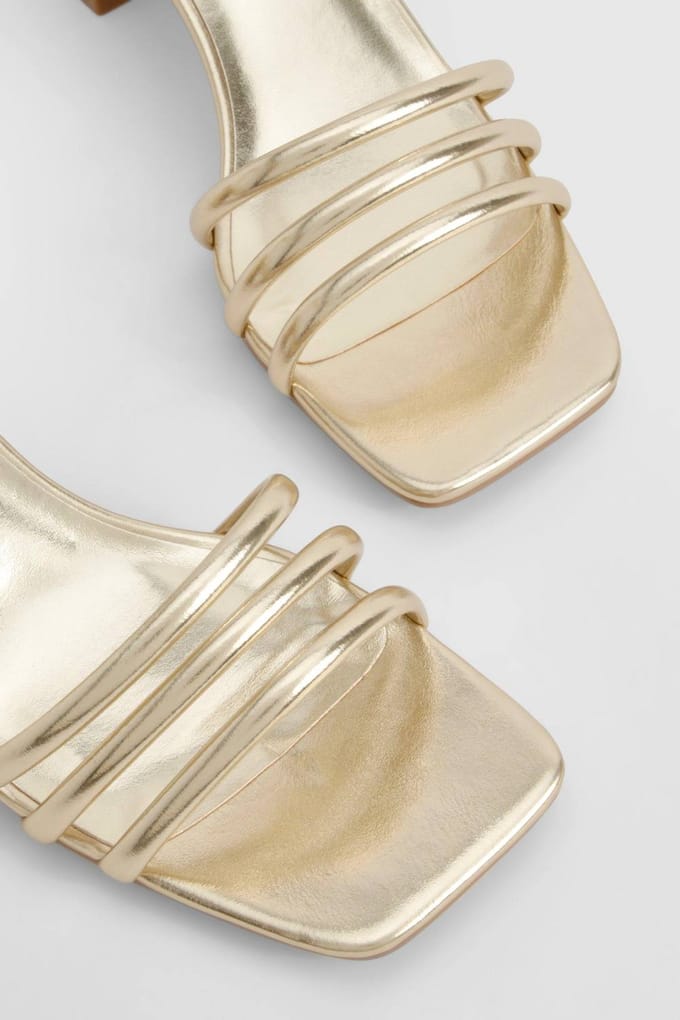 boohoo Dames Square Toe Triple Strap Low Block Heel Sandals | Goud | Maat: 37