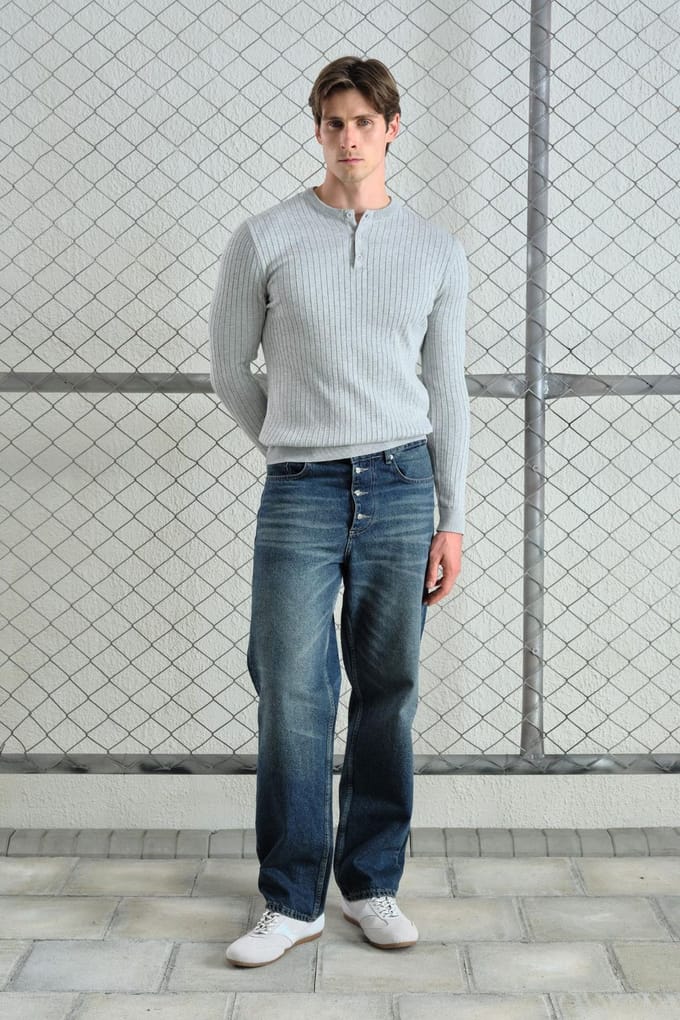 Slim Fit Crew Neck T-Shirt met Knopdetail
