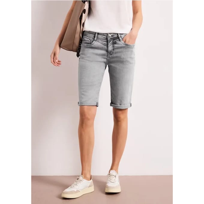 Bermuda met Slim Legs en omgeslagen detail