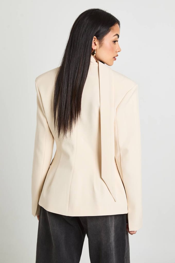 boohoo Dames Blazer Met Sjaalkraag En Getailleerde Taille | Ecru | Maat: 40
