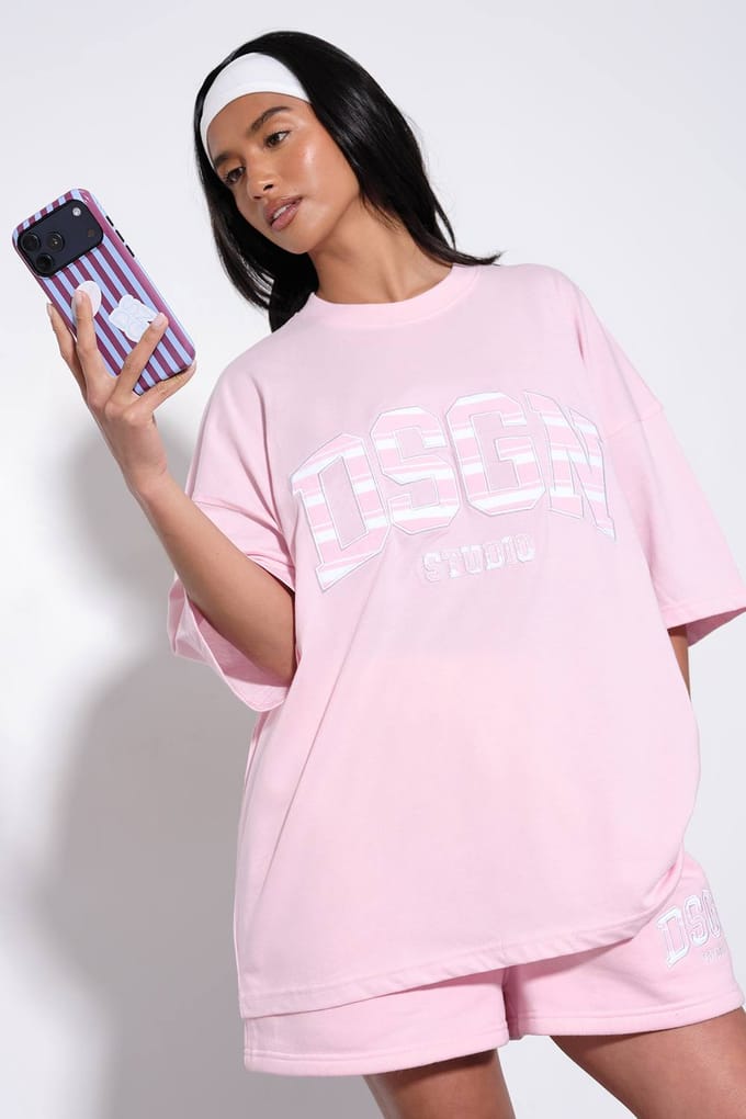 Dames Dsgn Studio Gestreept Applique Oversized T-shirt | Lichtroze | Maat: XS