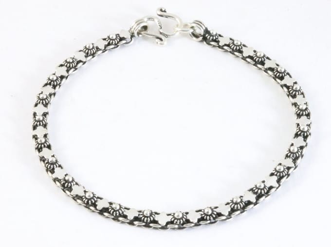 Fijne bewerkte zilveren schakelarmband - lengte 18 cm.