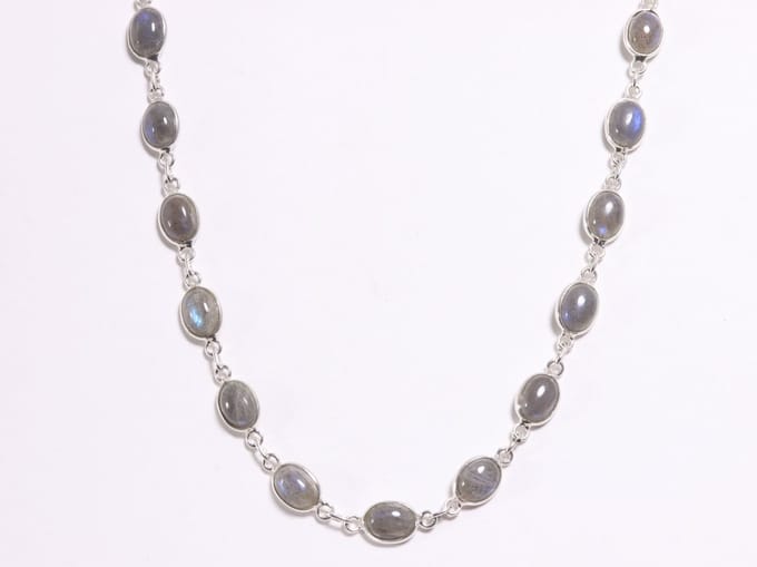 Zilveren collier met labradoriet