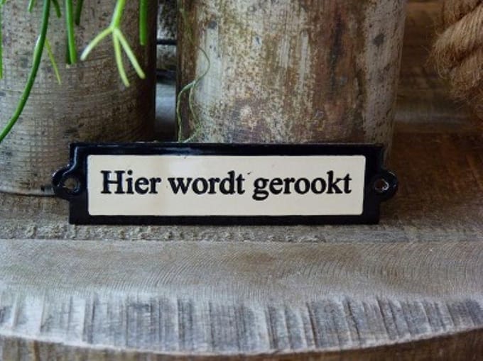 Emaille deurbordje recht ''Hier wordt gerookt'