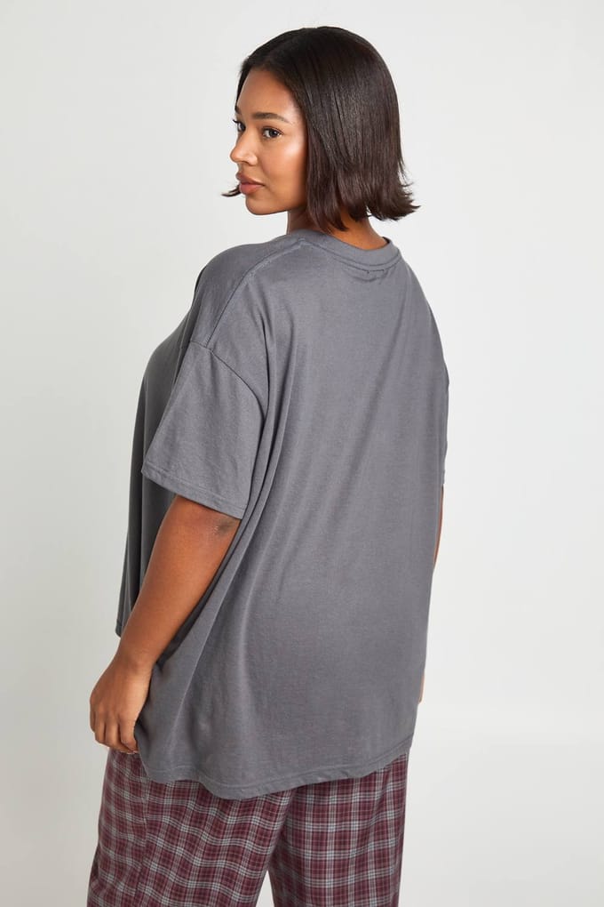 boohoo Dames Plus oversized T-shirt | Houtskool | Maat: 44