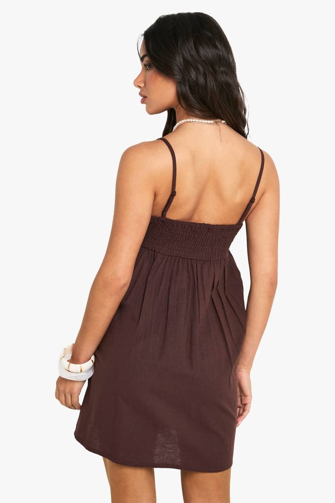 boohoo Dames Petite Linnen Look Cami Swing Mini Jurk | Chocoladebruin | Maat: 40
