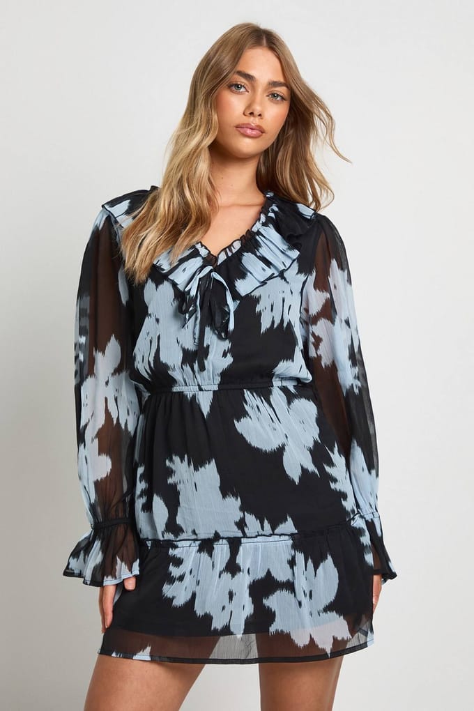 boohoo Dames Bloemige Chiffon lagelaagse smockjurk | Chocoladebruin | Maat: 42