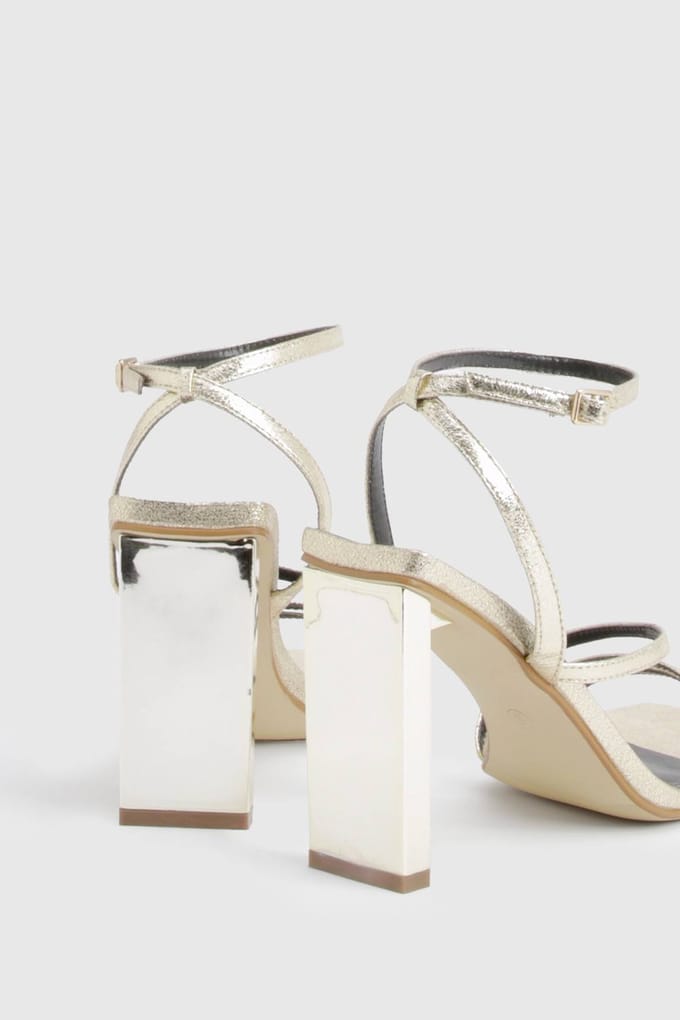 boohoo Dames Wijde Pasvorm Getextureerde Bandjes Statement Blokhakken | Gold | Maat: 8